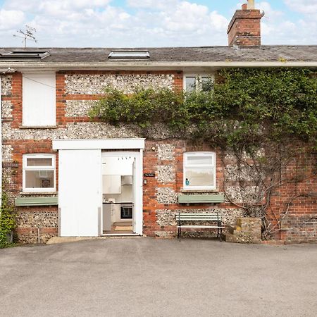 The Stable—Historic Property In Downwood Vineyard Бландфорд-Форум Экстерьер фото
